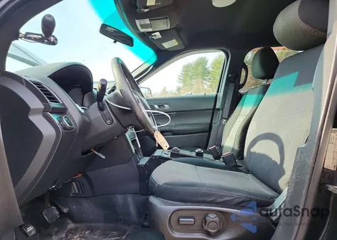 2013 Ford Explorer Police Interceptor z USA, uszkodzony, nr VIN 1FM5K8AR9DGA34121